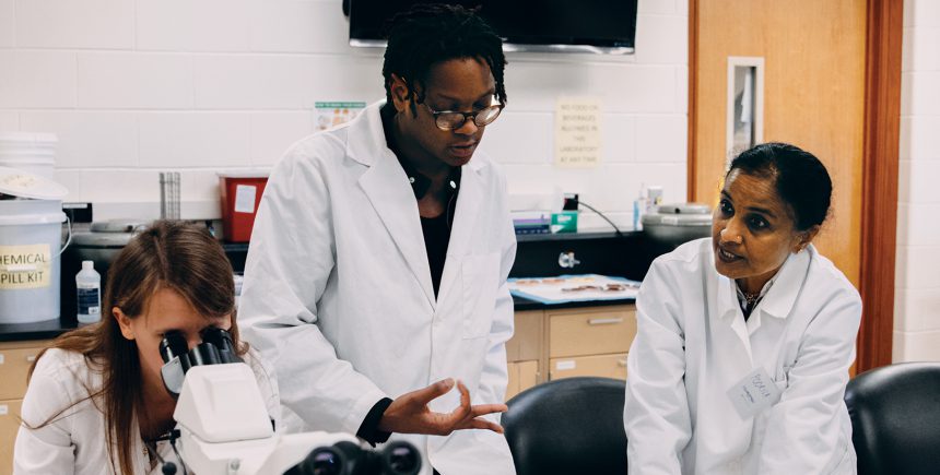 02 Students In Microscope Lab