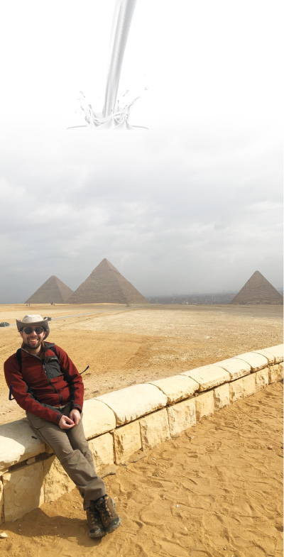 Zeltzer in front of pyramids